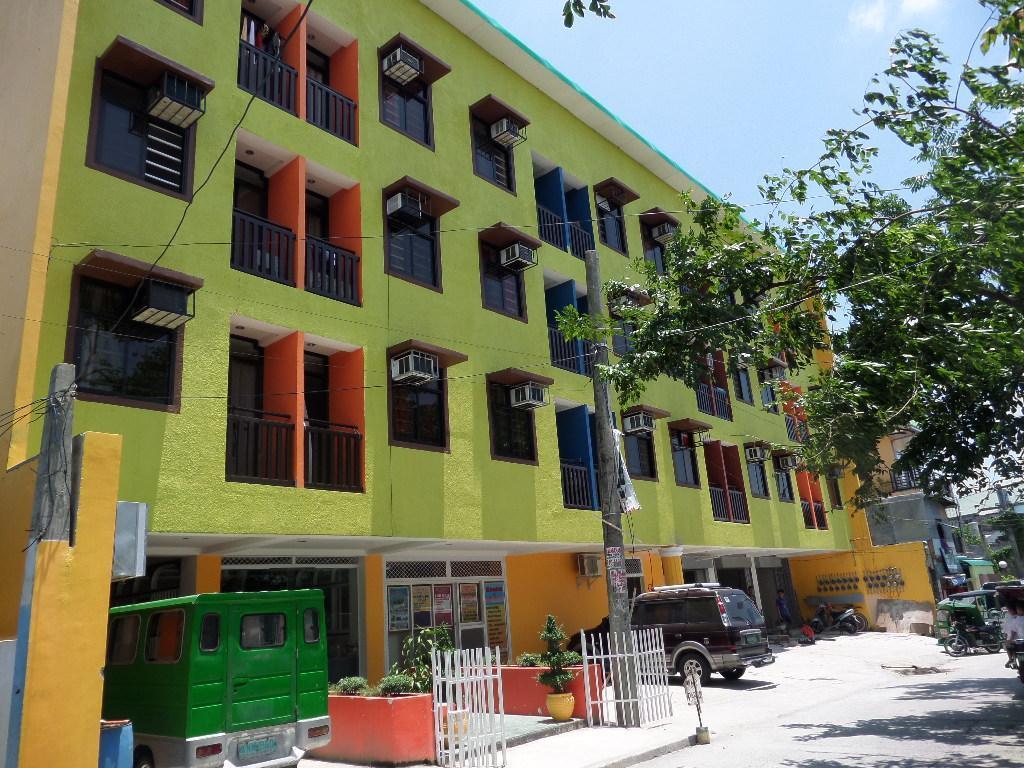 Big M Condotel Las Piñas Luaran gambar